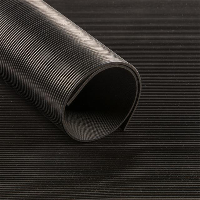 Tapis caoutchouc 3mm strie noir 1,2m det