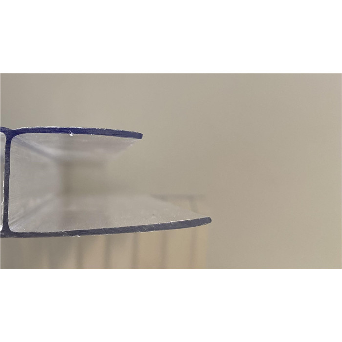 Profilé U Polycarbonate tr. 10mm x 2,1m Profilé U Polycarbonate tr. 10mm x 2,1m